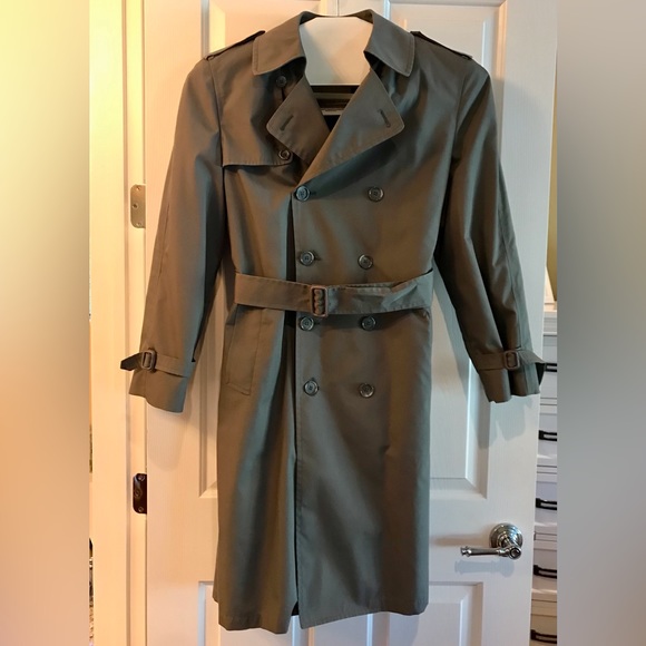 London Fog Other - LIKE NEW CONDITION! SIZE 40 REG London Fog Trench Coat. Dark khaki.